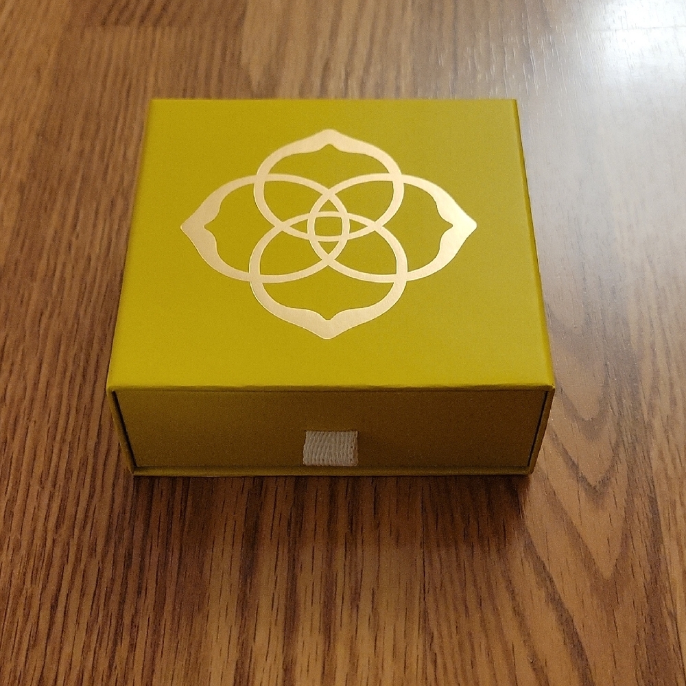 Kendra Scott Box (Empty)